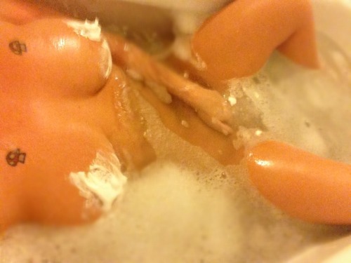 Dirty girl keeping clean ;) So wet, so hot. follow her maneatingfox: Submissions always appreciated Anon if you wish or promote your blog just let me know. submit your self visit and follow ucanjudge.tumblr.com