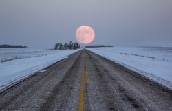 lolaveda:     Highway to the Moon by Aaron J. Groen   