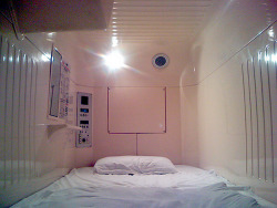 pales:  capsule hotel, japan 