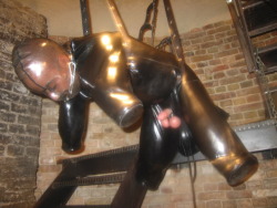 2bhelpless:  Hot to have a rubber gimp suspended.