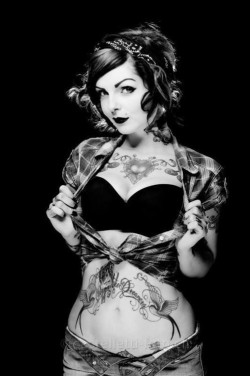 tacobellisprettygood:  Girls with tats and piercings…. Sexiest