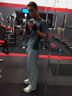 2hot2bstr8:  January 6, 2014-Me at the gym