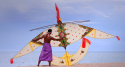 yamino: I am looking up Malaysian kites for “Nautilus” reference, but they are so beautiful I wanted to share. I wish I’d had one of these as a kid, although I was pretty fond of my Pterodactyl kite too. 