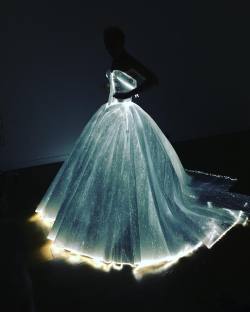 starhopping:  Claire Danes’ aka real life Cinderella at the Met Gala 2016    If it’s not the prettiest dress I’ve ever seen in my whole life, I don’t know what it is.