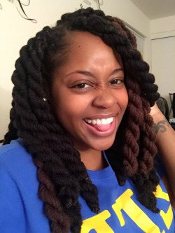 trickluhdakids:  Decided to try something new: yarn twists instead of yarn braids. Also added a pop of color 💁🏾 