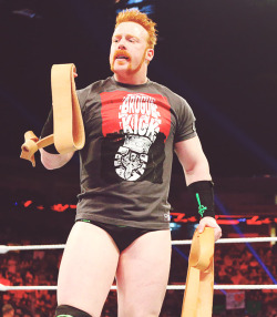 Sheamus with those straps, somehow very erotic ;)