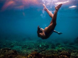 eveandherfriends: Mermaid swims bare as God