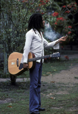 Thoughtsofabadgoodgirl:  Ledzepppelin:  Bob Marley At His Home In Kingston, March