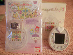 eeeee guys look, a belated xmas gift ;u; a tamagotchi p&rsquo;s! i&rsquo;ve always wanted one of these holy shit, i&rsquo;m gonna toy with it later ovo