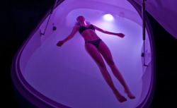 coyotekissesandteenagecrime:  First introduced by Neuro-psychiatrist John C. Lilly in 1954 A Sensory Deprivation Chamber is a light-less, soundproof enclosure, filled with salt water that is kept at skin temperature. In this chamber a person will float