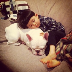 cathyadriani:  brain-food:  Tokyo, Japan-based mother Aya Sakai has been charting the adventures of her young son and his best friend, which just happens to be a French Bulldog. Ayasakai on Instagram and Facebook via [Reddit]  Omg my heart. This