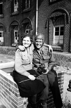 bag-of-dirt:  A Soviet soldier (left) and an America soldier (right) pose for a photograph after the Allied forces meet in Torgau. Torgau is the place where the United States Army forces coming from the west met forces of the Soviet Union coming from