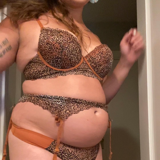 bigbellecurve:Felt and looked huge laying down watching The Last of Us last night. I actually shocked and aroused myself with what the camera showed me 🥵