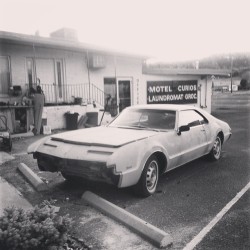 journaldeboard:  #tornado #oldsmobile #oldfashioned #oldschool #car #vintage (à Golden Hills Restaurant)