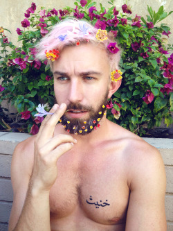 majormitchmajor:lukeaustinyeah:  little-king-of-the-stage:  His tattoo translates to ‘faggot’. WHY  Because i am one.      
