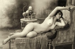 erotica-of-the-vintage:  too spooky! 