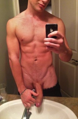 2hot2bstr8:  this guy’s cock is so fucking