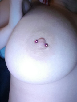 basor3xia-a:  Look at my little nipple!