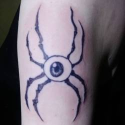Eyeball spider monster.   Thank youu.    #ink #tattoos #chelsea #boston  #ravenseyeink #tattoo #eyeball #spider  #monster   (at Raven&rsquo;s Eye Ink)