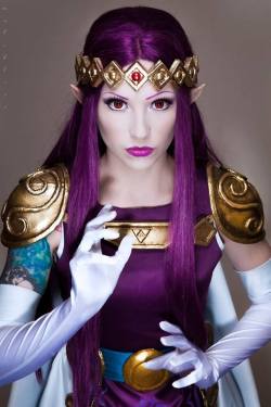 kamikame-cosplay:Beautiful Princess Hilda cosplay by Silhouette d’Amour  Photographer: Matchless Costumier: Clockwork ButterflyArmor: Silhouette d’Amour  