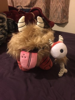 I WOULD LIKE YOU TO SAY HELLO TO OTTO VON CHESTERFIELD ESQUIRE! OR CHESTER FOR SHORT! THIS ADORABLE LITTLE GUY IS CHESTER FROM THE GAME DON’T STARVE! JUST LOOK AT HOW ADORABLE AND FLUFFY HE IS! OMG! I LOVE HIM!!! ♥♥♥♥♥♥♥♥♥♥♥♥♥♥♥♥