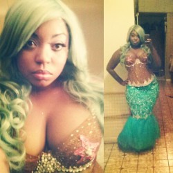 chubby-bunnies: itsonlyyourshadow:  #Mermaid realness! I made my entire costume by hand :)  ohh you look amazing! &lt;333 
