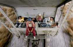 lamaschingonaa:  U.S.-bound migrants ride a Mexican freight train north to the border. 