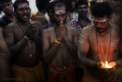 Thaipusam in Singapore by Alessandro Neri