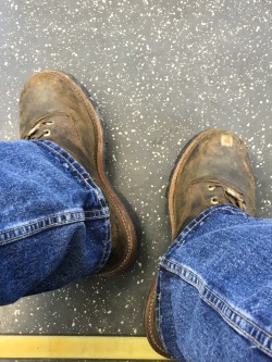 cup2k2:Superloggers to stay warm today on the CTA Boots and denim.
