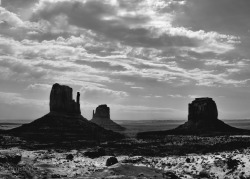 “Mittens in Shadow”Monument Valley-jerrysEYES