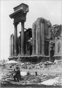 historicaltimes:  An artist painting a picture of the ruins of the San Francisco earthquake in 1906. via reddit 
