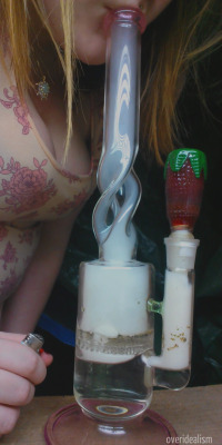 spliffprincess:  coffeepotsmokin:overidealism:new bong as a congratultions you made it through a year of workOhhh myyyyy 😍😍😍  We sold this at studio!