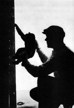 L'animateur Buzz Gibson fait grimper King Kong sur l'Empire State Building, 1933.