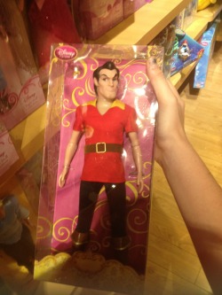 alongcameatom:  pr0fessah:  im laughing so hard little arms  one one deals with a disproportionate body like Gaston 