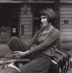orwell:Audrey Tautou on the set of Jean-Pierre Jeunet’s Le fabuleux destin d'Amélie Poulain (2001)