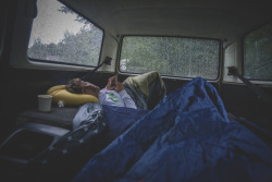 pb-n-tea:      rainy summer morning  Roadtrip.  OMFG.   okay this looks like literally the most perfect thing I could ever ever do omg my heart I want itttt ahhhh cant handle it rain + road trips + coffee it’s too much, too much i say  GUYS I NEED