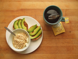 garden-of-vegan:  almond dessert tofu with large flake oats, whole wheat english muffin with avocado, and twinnings earl grey tea with sugar   This makes me want to go vegan so bad; oh my goodness