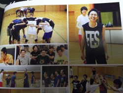 fencer-x:As requested, some close-ups of the backstage pics from the pamphlet! Itâ€™s hard to recognize everyone out of costume XD Can you ID everyone? Iâ€™ve got about half down. For reference, the first 3 are everyone together, second 2 largely Karasuno