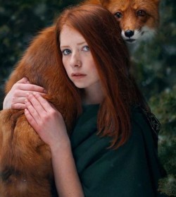 (more girls like this on http://ift.tt/2mVKSF3) A Pair of Foxes