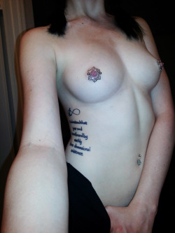 sexysexnsuch:  lovelyhippiedoc:  Lookie at