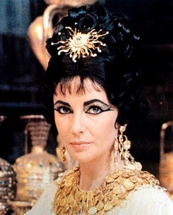 theswinginsixties:  Elizabeth Taylor in ‘Cleopatra’,