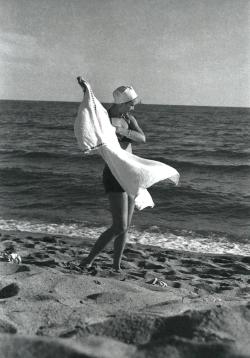 mimbeau:  Grace Kelly (a few days before meeting Rainier de Monaco) Cannes 1955 Jack Garofalo 