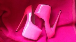 bimbo-couture: 🎀 Bimbo Fashion Tip #2 🎀  Always wear pink. 