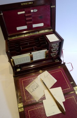 spgent:  Antique Mahogany Writing Box….I will take it! Gorgeous 