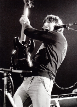 pinkfloyded:  Roger Waters on the Animals tour 1977 