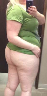 Out shopping for the day, in the change room, thought id send the Hubby a pic to show him I&rsquo;m thinking of him.