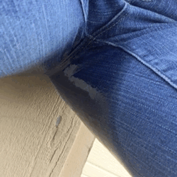 omomeup:Front view of my outdoor jeans wetting