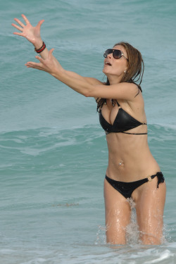 toplessbeachcelebs:  Maria Menounos (TV Presenter) bikini slip in Miami (December 2010)