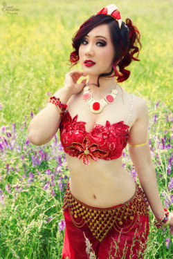 dirty-gamer-girls:  Slave Princess Jasmine by EnchantedCupcakeCheck out http://dirtygamergirls.com for more awesome cosplay