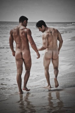 wickedgayblog:  TRENDING…  Hot Jock Alert :: Sam Burgess and Luke BurgessMuch more of the Burgess brothers in the suggested stories below!  Wicked OMG! :: ‘Big Brother’ Hottie Paulie Calafiore’s Alleged Nude Pic LeakedWell good morning to me!